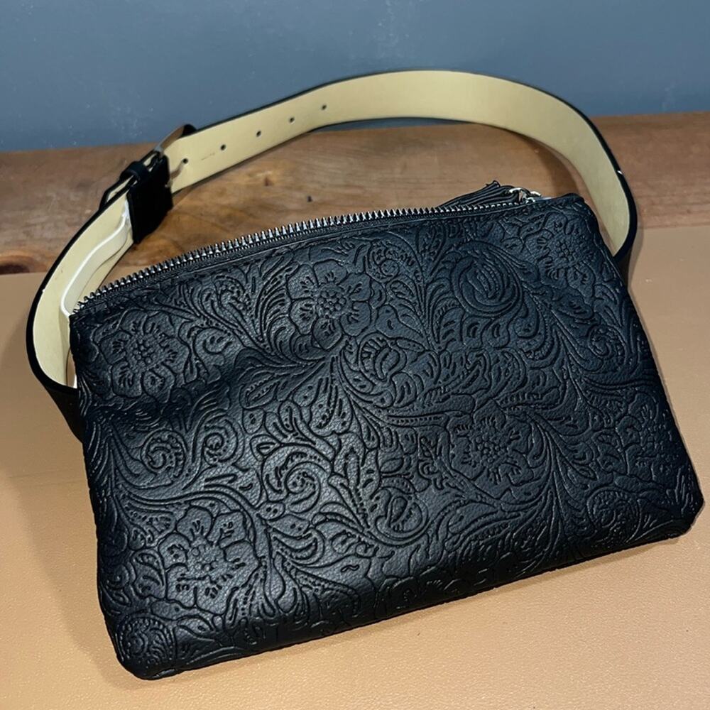 Stone Mountain black leather belt sz small pleather tooled zip up belt bag NWOT